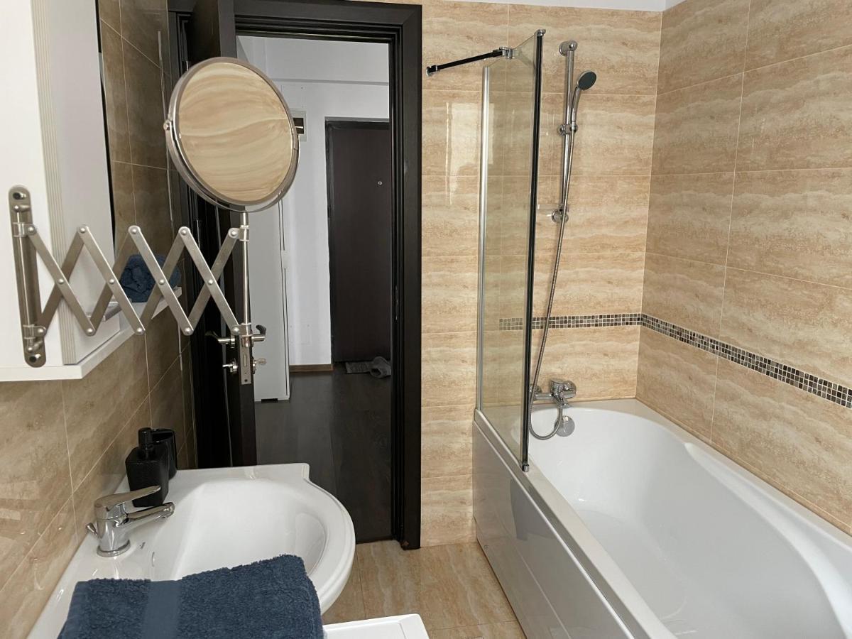 The Artist - Copou Apartment Iasi Bagian luar foto